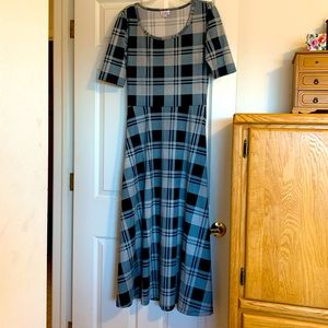 LuLaRoe Anna maxi dress blu/blk plaid petite med